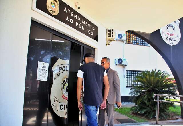 Suspeito de executar jovem com 8 tiros se apresenta e nega crime