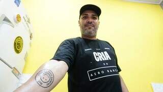 Ismael da Silva Gomes fez tatuagem para registrar amor por Aero Rancho. (Foto: Alex Machado)