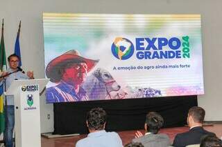 Presidente da Acrissul, Guilherme Bumlai, discursando durante lançamento da programação da Expogrande 2024 (Foto: Juliano Almeida)