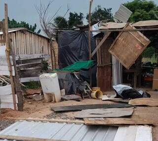 Casa localizada no Bairro São Sebastião foi afetada pela ventania de 82km/h na tarde de quarta-feira (31) (Foto: Divulgação/Prefeitura de Ribas do Rio Pardo)