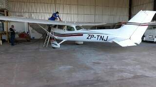 Imagem de arquivo do monomotor Cessna roubado ontem em área do tráfico (Foto: Divulgação)