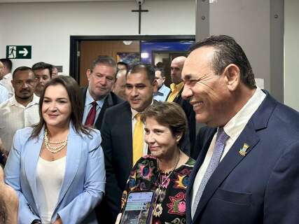 Tereza Cristina discute eleições com prefeita e Carlão na Câmara de Vereadores