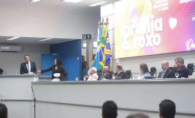 Em ano eleitoral, prefeita presta contas e vereadores falam de autonomia