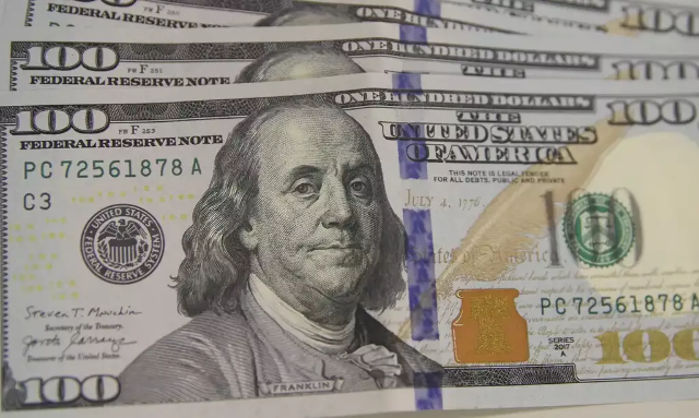 D&oacute;lar sobe para R$ 4,96 com dados do mercado de trabalho americano