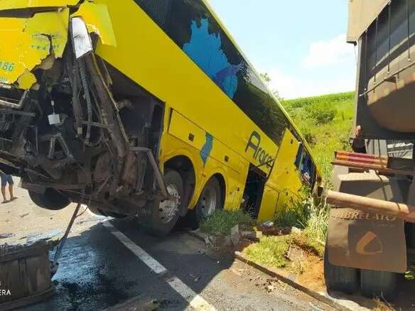 Tentativa de ultrapassagem matou motorista de &ocirc;nibus com 41 passageiros