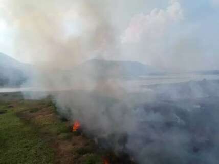 Equipe extra de bombeiros é enviada para combate de incêndio no Pantanal