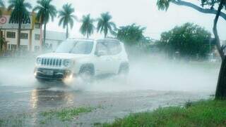 Chuva registrada em Campo Grande neste sábado. (Foto: Alex Machado)