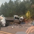 Acidente mata homem em picape e imagem impressionante mostra veículos destruídos