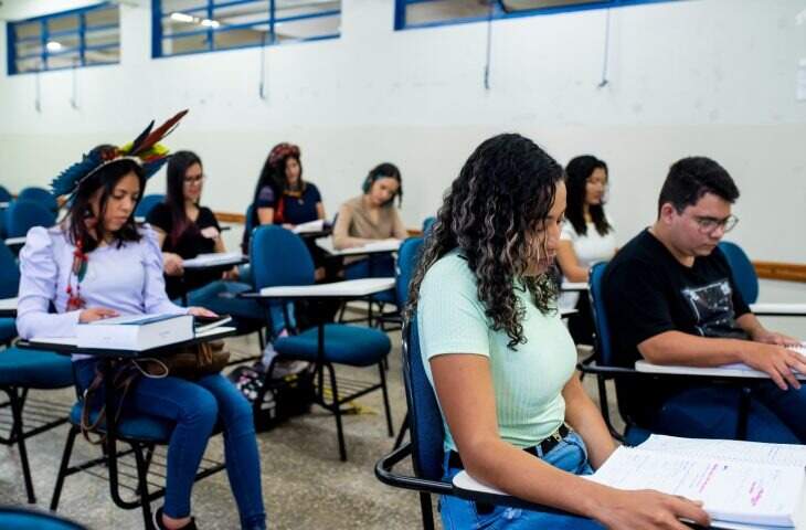 Governo abre inscrições para auxílio estudantil de R$ 1,4 mil nesta segunda