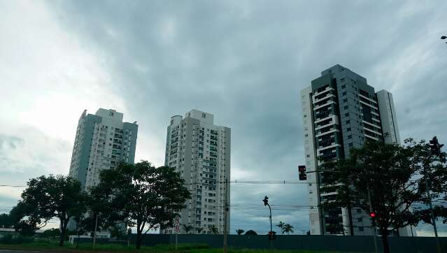 Domingo ser&aacute; de calor, mas pode chover em quase todo o MS 