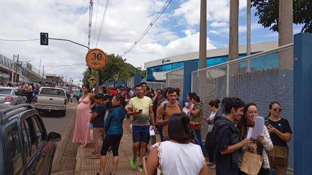 &quot;F&aacute;cil para quem estudou&quot;, dizem candidatos na sa&iacute;da de prova para professor