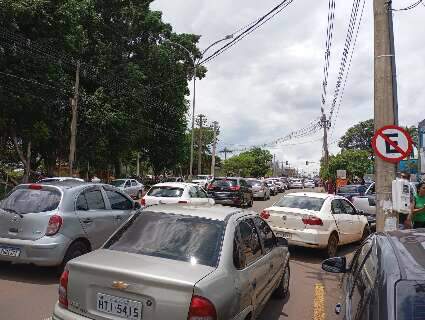 Saída de concurso causa congestionamento na Rua Ceará