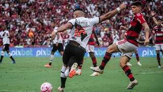 Payet, do Vasco, e Ayrton Lucas, do Flamengo, serão titulares no clássico deste domingo (Foto: Leandro Amorim/Vasco)