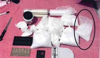 acotes de cocaína, avaliados em R$ 700 mil, apreendidos na casa de Caio (Foto: Reprodução) 