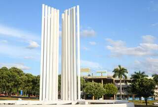 Monumento Paliteiro localizado na Universidade Federal de Mato Grosso do Sul (Foto: Paulo Francis)