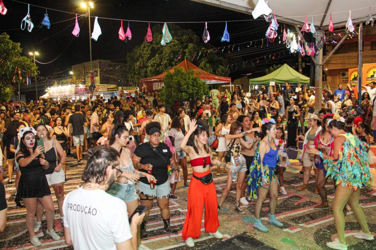Calcinha Molhada abre Carnaval com muita alegria na Praça Aquidauana