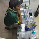 Pague 1 leve 2? Vídeo mostra homem distraindo vendedora para furtar celular