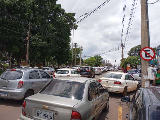 Sa&iacute;da de concurso causa congestionamento na Rua Cear&aacute;