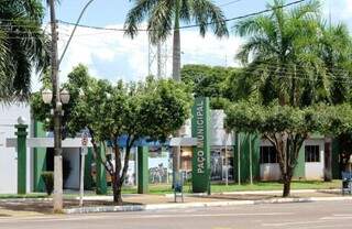 Fachada da Prefeitura Municipal de Naviraí (Foto: Reprodução)