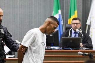 Henrique da Silva Bernado durante julgamento na manhã desta terça-feira (6) (Foto: Henrique Kawaminami)