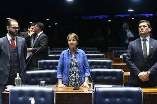 Senadora Tereza Cristina (PP) durante pronunciamento na sesssão desta terça-feira (6), ao lado dos colegas Jorge Seif (PL-SC) e Sergio Moro (União-PR) (Foto: Jefferson Rudy/Agência Senado)