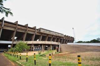Estádio Morenão aguarda licitação para obras na estrutura externa (Foto: Paulo Francis)