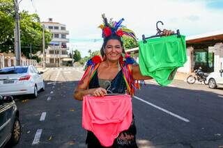 Conjuntos de hot pants coloridos integram a coleção de Carnaval. (Foto: Paulo Francis)