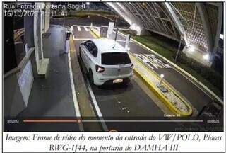 Polo branco alugado em nome do deputado estadual era utilizado por grupo para cometer roubos de motociclistas que faziam serviço para organização criminosa de São Paulo, segundo o Gaeco (Foto: Reprodução)