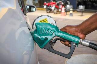 Etanol, gasolina, diesel e GNV foram pesquisados (Foto: Henrique Kawaminami)