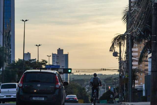 Quinta-feira ser&aacute; de calor&atilde;o e tem alerta para tempo seco em MS