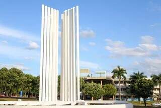 Monumento Paliteiro localizado na Universidade Federal de Mato Grosso do Sul (Foto: Paulo Francis)