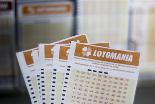 Volante da Lotomania registrado em casa lotérica (Foto: Agência Brasil)