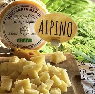O queijo Alpino, antes do consumo, permanece 60 dias em maturação para garantir sabor e textura (Foto: Reprodução)