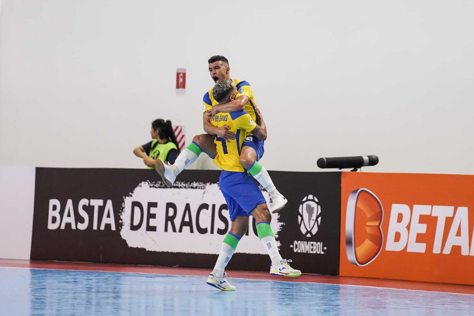 Marcênio faz dois, Brasil vence a Venezuela e está na final da Copa América  - Esportes - Campo Grande News