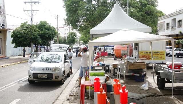 Ambulantes declaram &ldquo;guerra dos pre&ccedil;os&rdquo; no Carnaval de rua da Capital