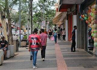 Rua 14 de Julho, em Campo Grande, principal ponto de comércio do Centro. (Foto: Arquivo)