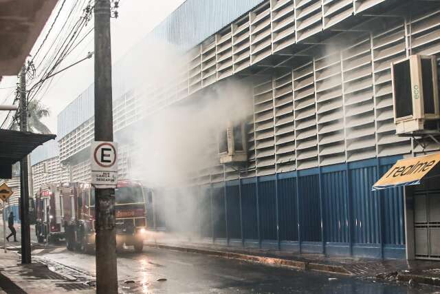 Com 6 boxes destru&iacute;dos por fogo, Camel&oacute;dromo fecha