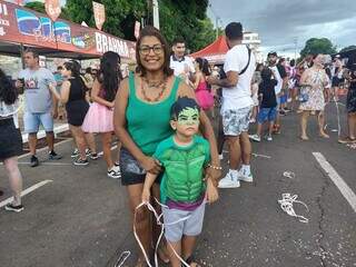 Mãe e filho prontos para curtir o Carnaval (Foto: Aletheya Alves)