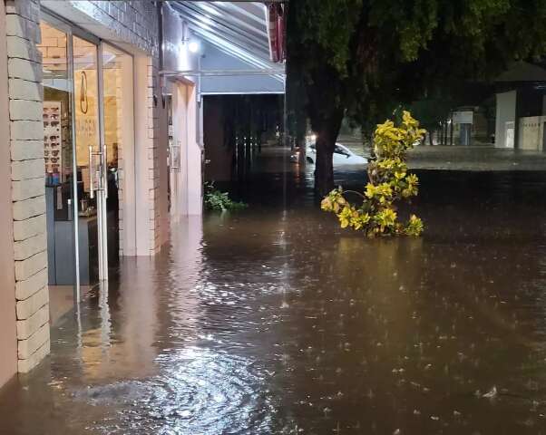 Onze munic&iacute;pios est&atilde;o em alerta para chuvas intensas