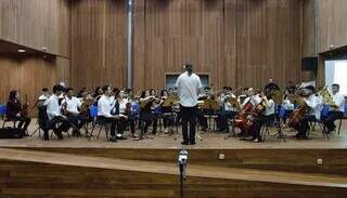 Orquestra da UFMS durante ensaio, em bloco do curso de Música, na Cidade Universitária (Foto: Divulgação)