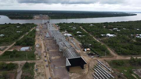 Obra da ponte sobre Rio Paraguai será retomada nos próximos dias, diz prefeito