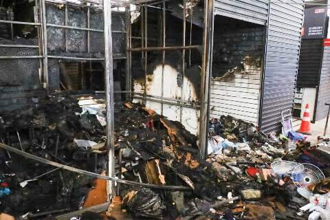 Sem seguro no Camelódromo, só uma loja perdeu R$ 40 mil durante incêndio