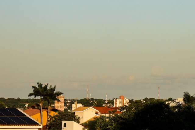 Previs&atilde;o &eacute; de sol, mas meteorologia aponta para aproxima&ccedil;&atilde;o de frente fria em MS