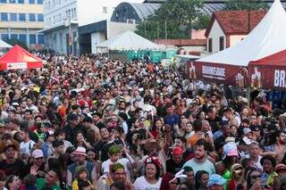 No 3º dia de Carnaval, 20 mil pessoas celebraram 10 anos de Capivara Blase. (Foto: Juliano Almeida)