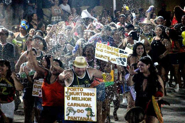 Com Rota Bioce&acirc;nica como tema, Carnaval em Porto Murtinho atrai 4 mil foli&otilde;es