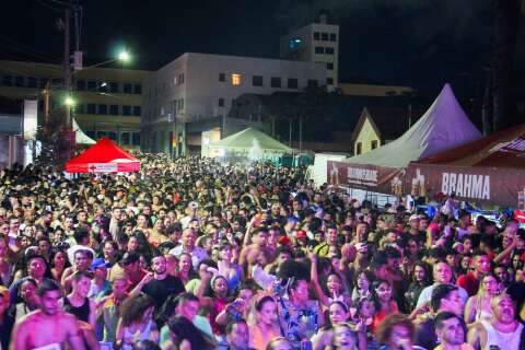 Cerca de 15 mil foliões curtiram a quarta noite de Carnaval na Esplanada