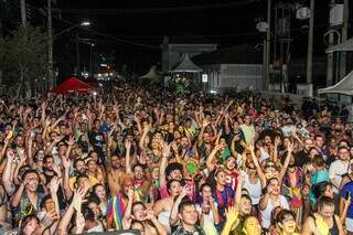 Foliões curtindo último dia de Carnaval no bloco da Valu (Foto: Juliano Almeida) 