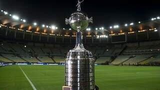 Troféu entregue ao time campeão da América do Sul (Foto: Conmebol/Twitter)