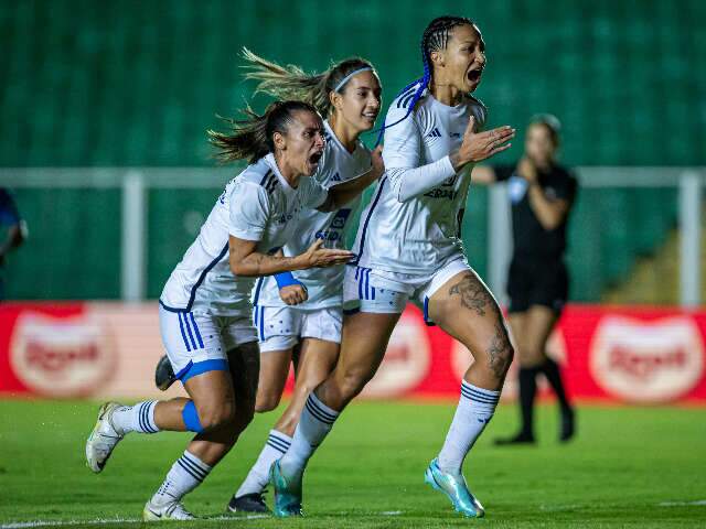 Cruzeiro se imp&otilde;e sobre Ava&iacute; e garante vaga na final da Supercopa Feminina