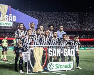 Jogadores do Santos perfilados antes de clássico no Morumbis (Foto: Divulgação) 